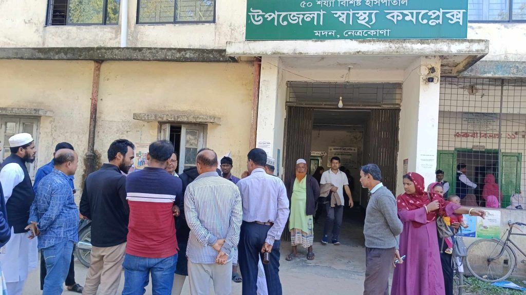 মদনে গানের আসরে চেয়ারে বসা নিয়ে দু’পক্ষের সংঘর্ষ নিহত ১, আহত ৩০, আটক ৪