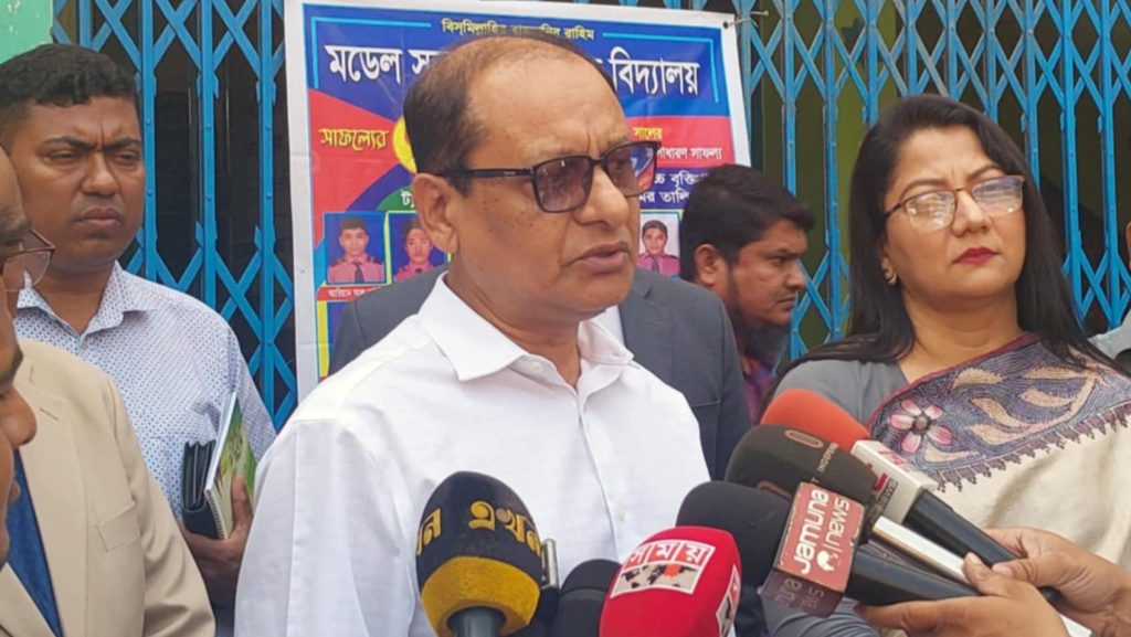 শিক্ষার্থীরা ঝড়ে পড়ার অনেকগুলো কারণ আমরা খুঁজে পয়েছি – গণশিক্ষা উপদেষ্টা